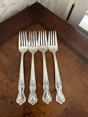 Wm Rogers Mfg Co International Silver Inspiration-Magnolia Set of 4 Grille Forks